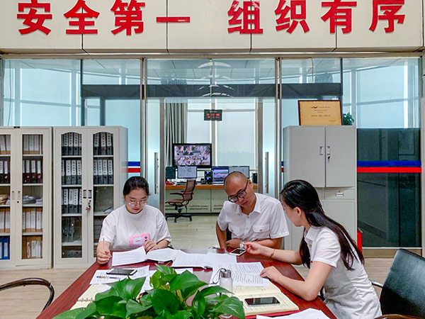 6月20日，運行指揮中心協(xié)同各保障單位組織開展了2019年大面積航班延誤應急處置演練。.png