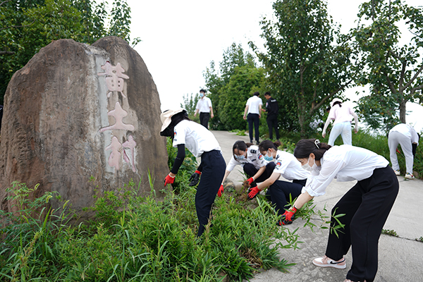 “助力鄉(xiāng)村振興，踐行艱苦奮斗” 將新員工黨性教育活動(dòng)搬到對(duì)口幫扶村2.jpg